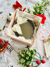 Load image into Gallery viewer, Yuletide Apple & Cinnamon